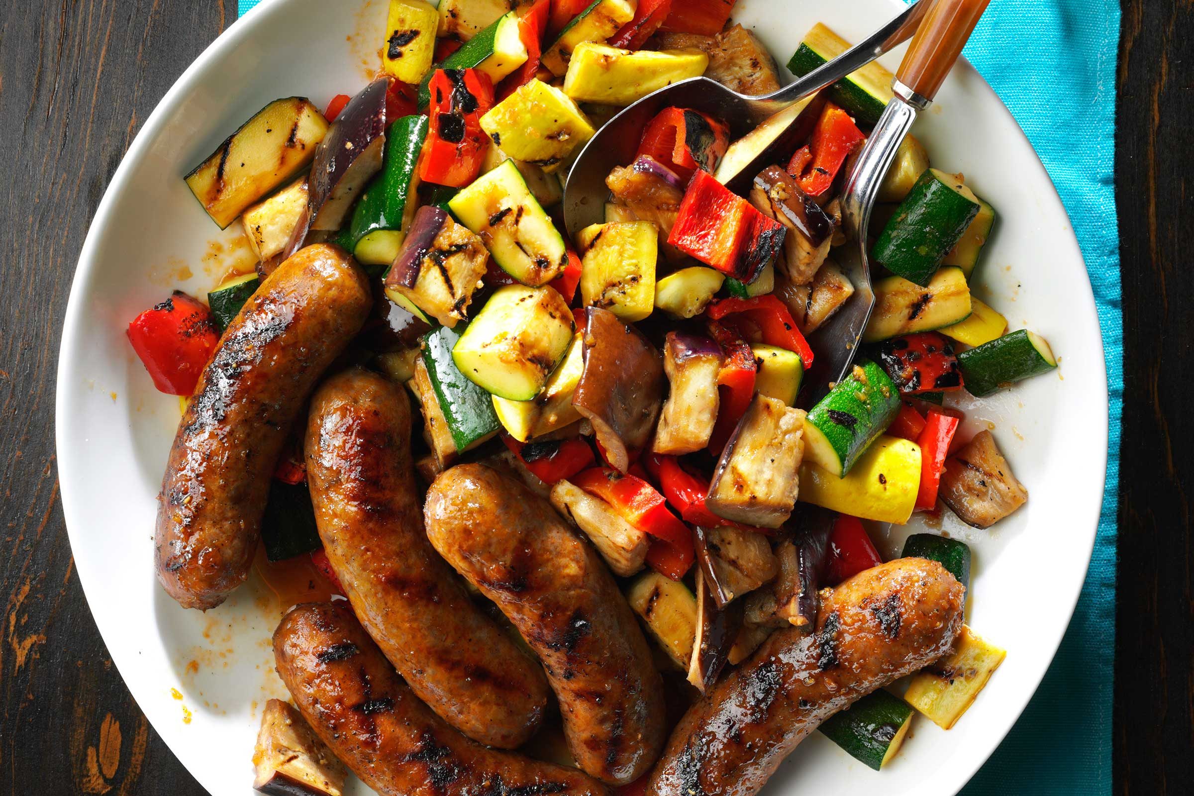 camping-recipes-Grilled-Sausages-with-Summer-Vegetables