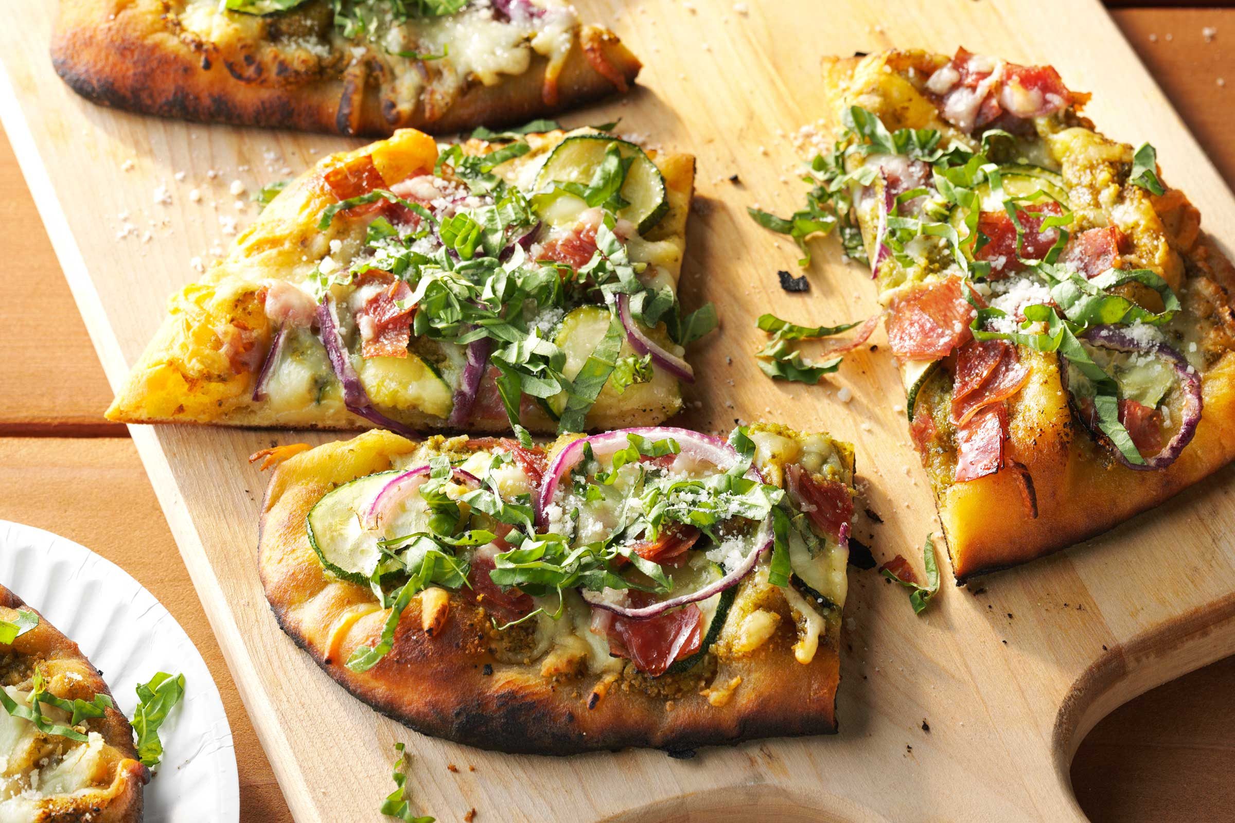 camping-recipes-Grilled-Zucchini-Pesto-Pizza