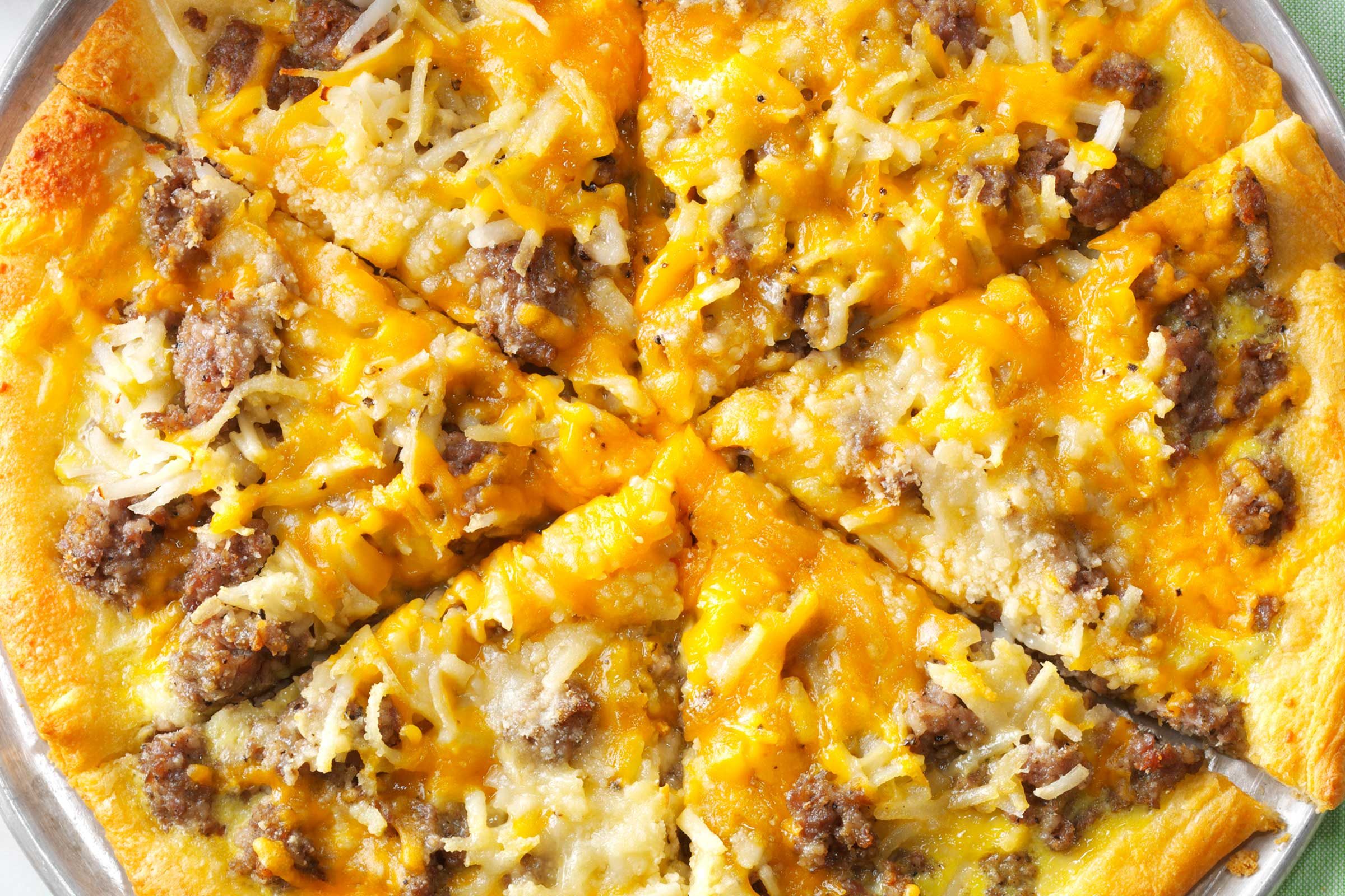 camping-recipes-Sausage-and-Hashbrown-Breakfast-Pizza