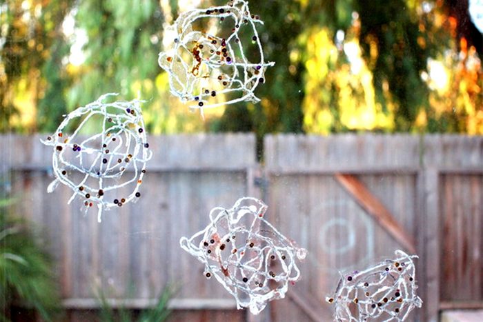 06-kids-halloween-crafts-window-webs