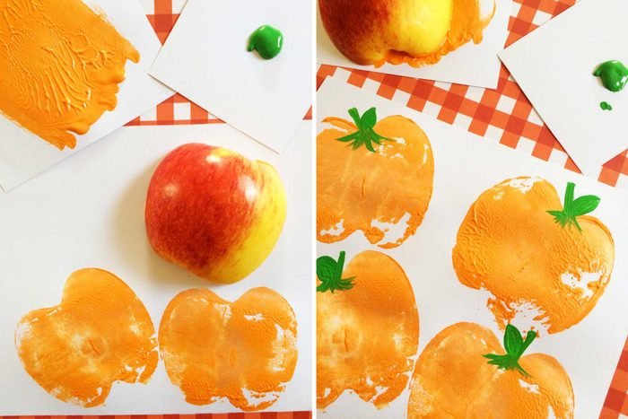 08-kids-halloween-crafts-pumpkin-stamp