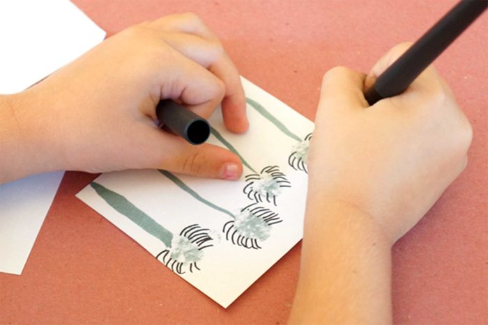 11-kids-halloween-crafts-thumbprint-spiders