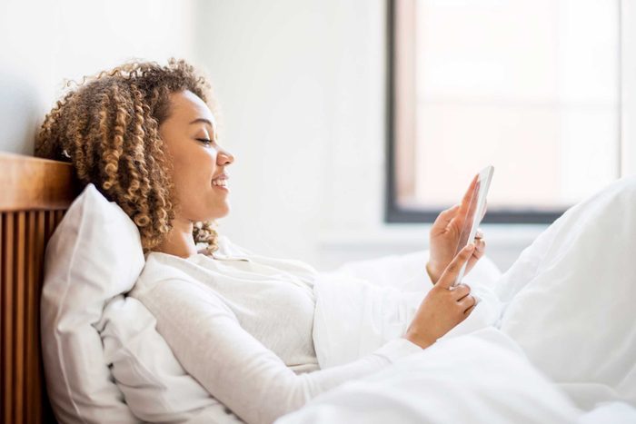 06_ways_make_bed_ten-times_cozier_andresr