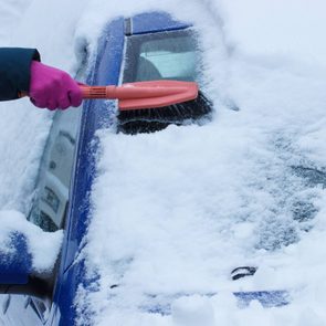 this-is-safest-way-remove-snow-car