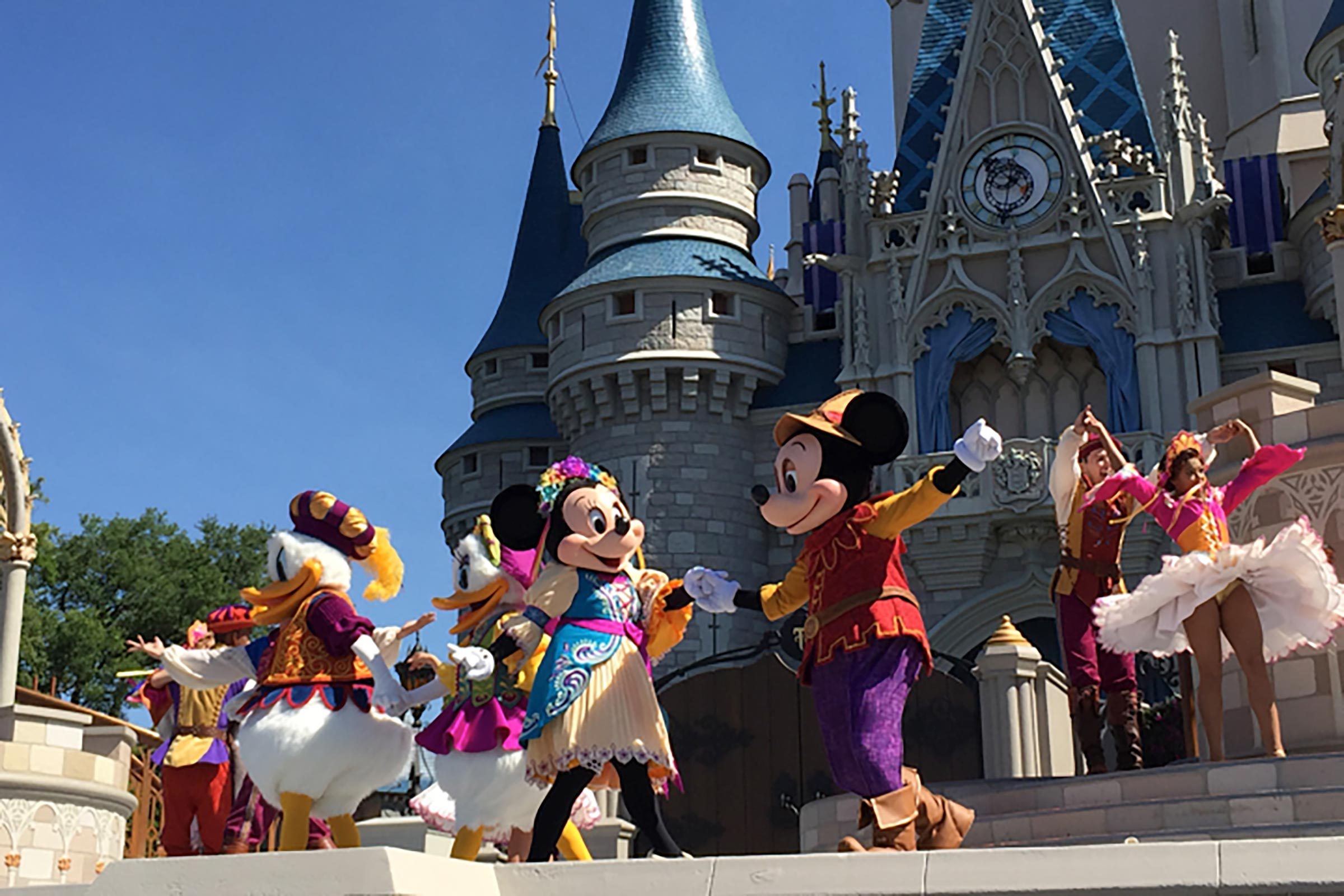 Mickeys-Friendship-Faire