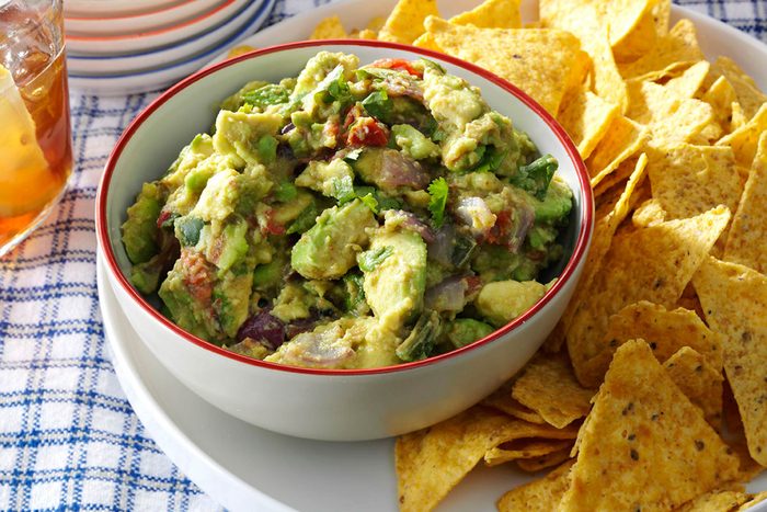 31-easy-mexican-recipes-GrilledGuacamole