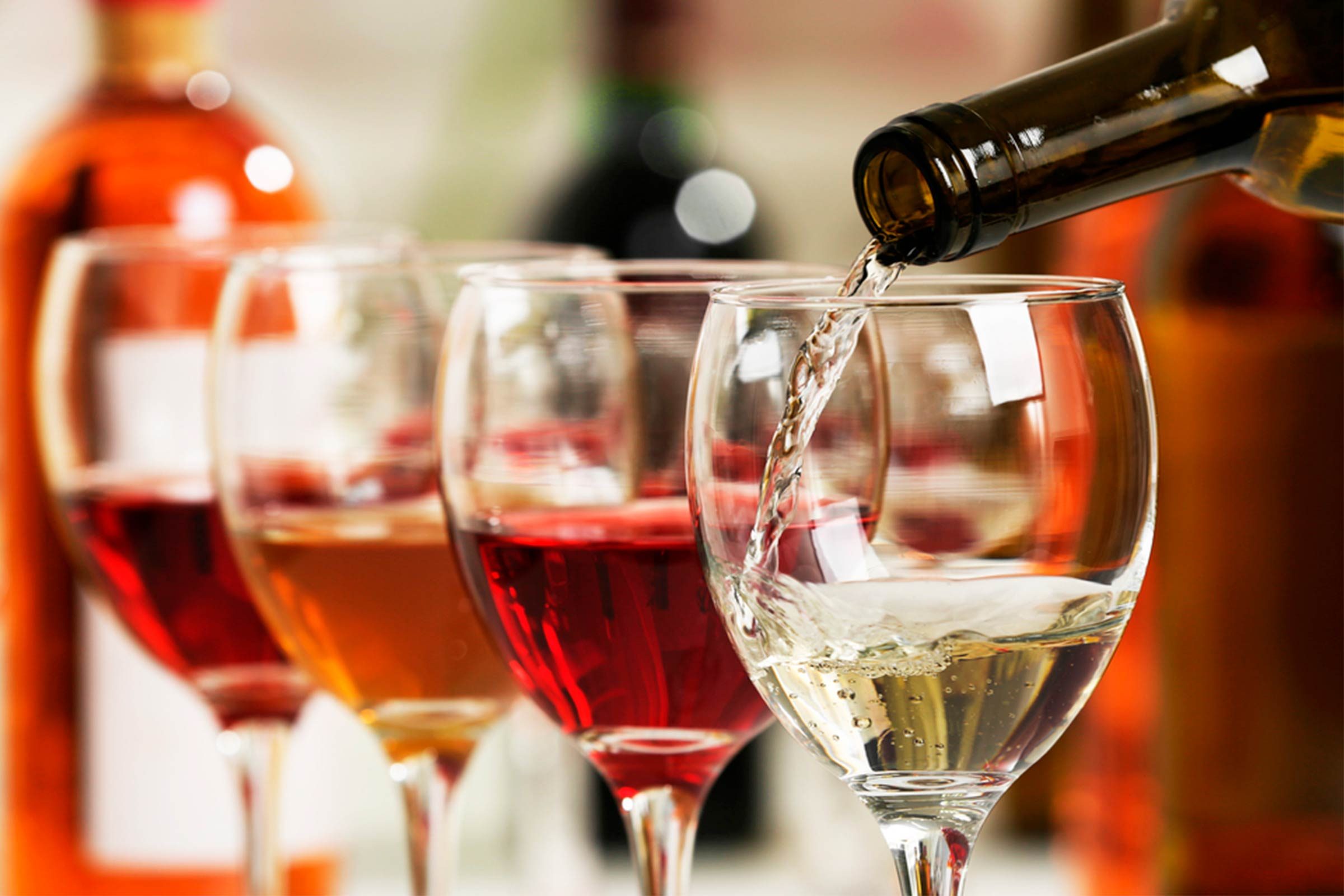 09-BYOB-Super-Savvy-Ways-to-Save-Money-at-Restaurants_391495360-Africa-Studio