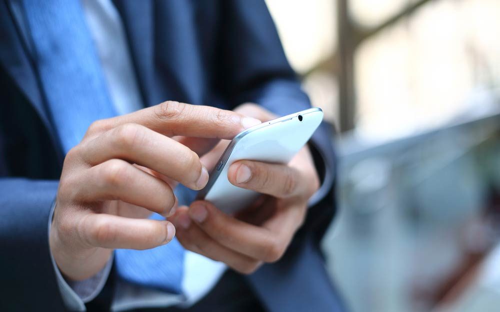 Avoid Answering Calls from These Area Codes: Scam Phone Numbers Guide