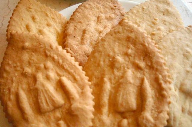 01-these-butter-cookies-from-the-philippines-supposedly-have-healing-powers-Courtesy-Traveler-on-Foot