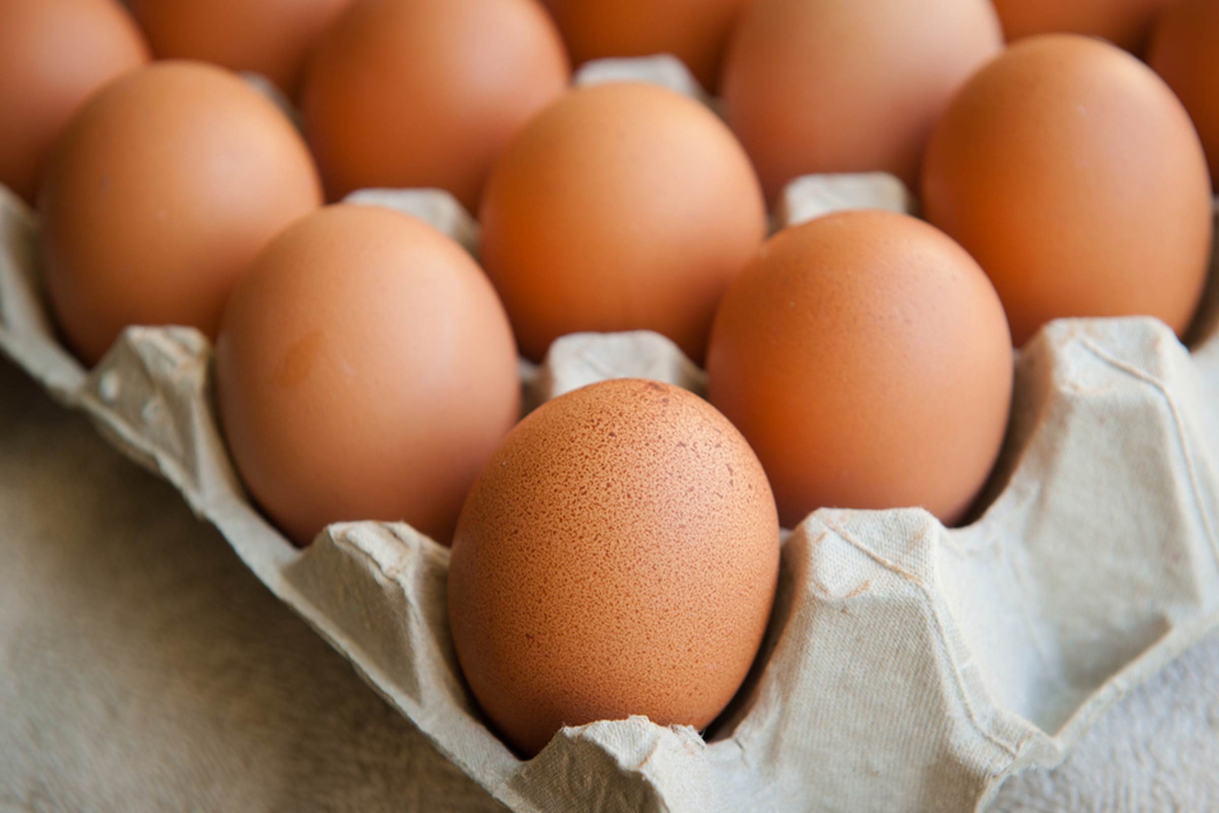 This-Is-the-Fastest-Way-to-Hard-Boil-Your-Eggs-(It’s-Not-on-the-Stove)_255816604_siambizkit