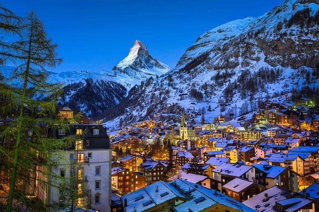 This-Stunning-Town-in-the-Swiss-Alps-Will-Pay-You-$25,000-to-Move-There_252539665_ansharphoto