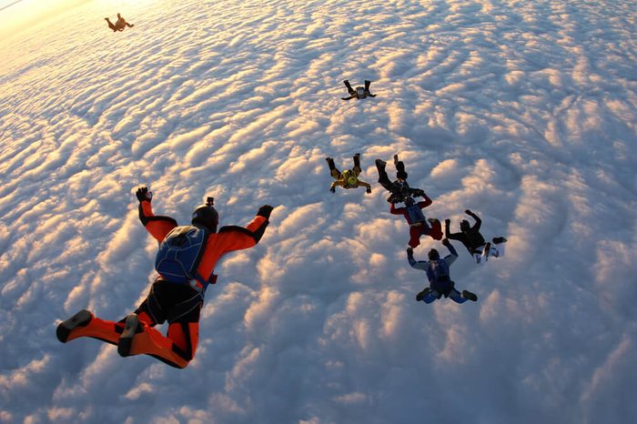 Skydiver are going to dock to the formation in the sky.