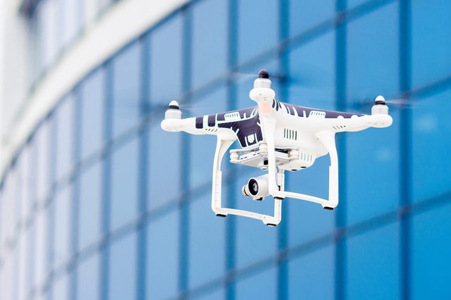 Hovering drone that takes pictures