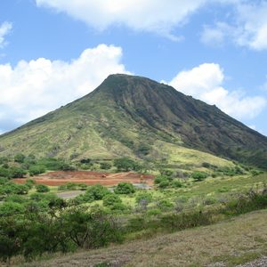 mountain and blue sky in oahu island