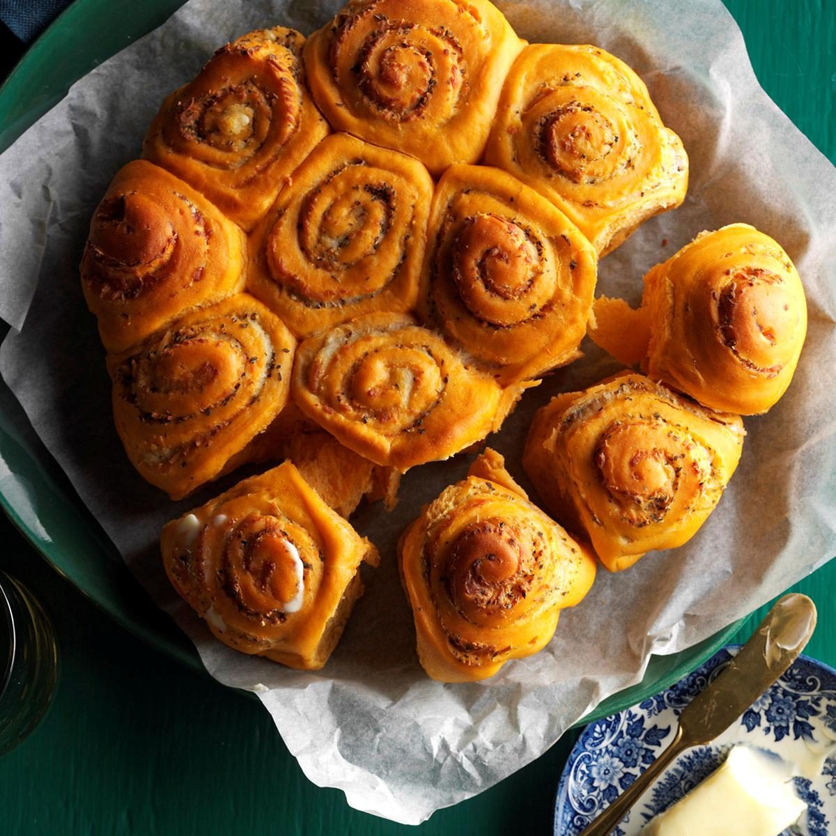 Tomato Basil Pull Apart Rolls