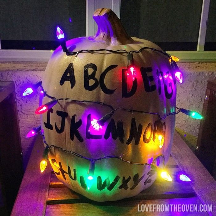 Stranger-Things-Halloween-Pumpkin