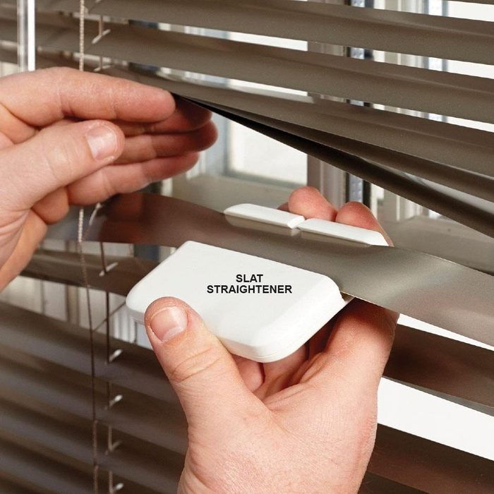 straightening a bent blind