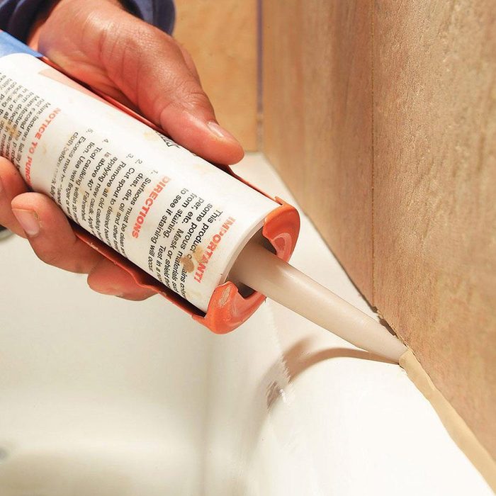 Caulking the bathtub