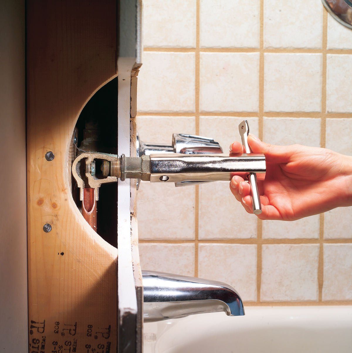 repair leaky bathtub