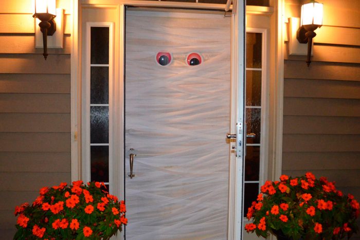mummy door halloween craft