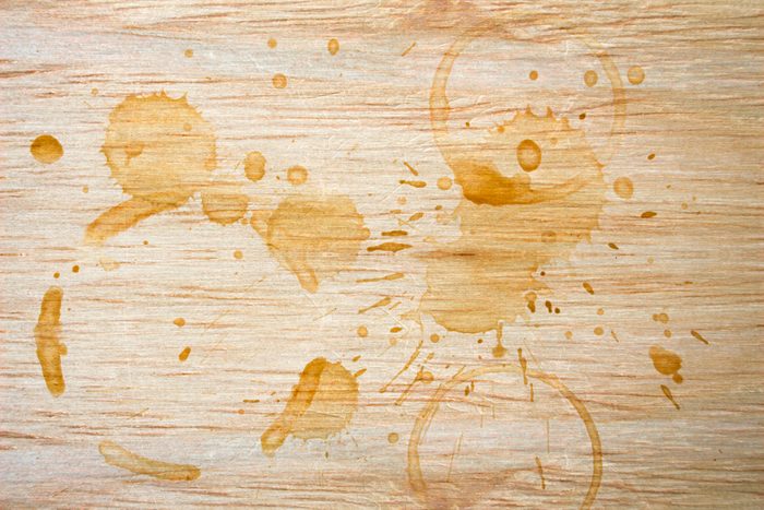 White vinegar uses coffee stains