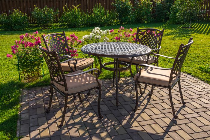 White vinegar for cleaning patio furniture