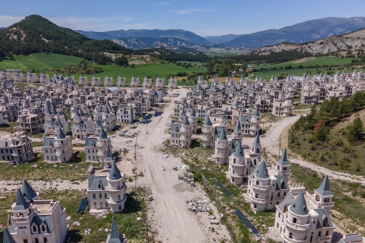Gettyimages 1324928148 Turkey's Ghost Town, Abandoned Burj Al Babas Villas By Argun Konuk