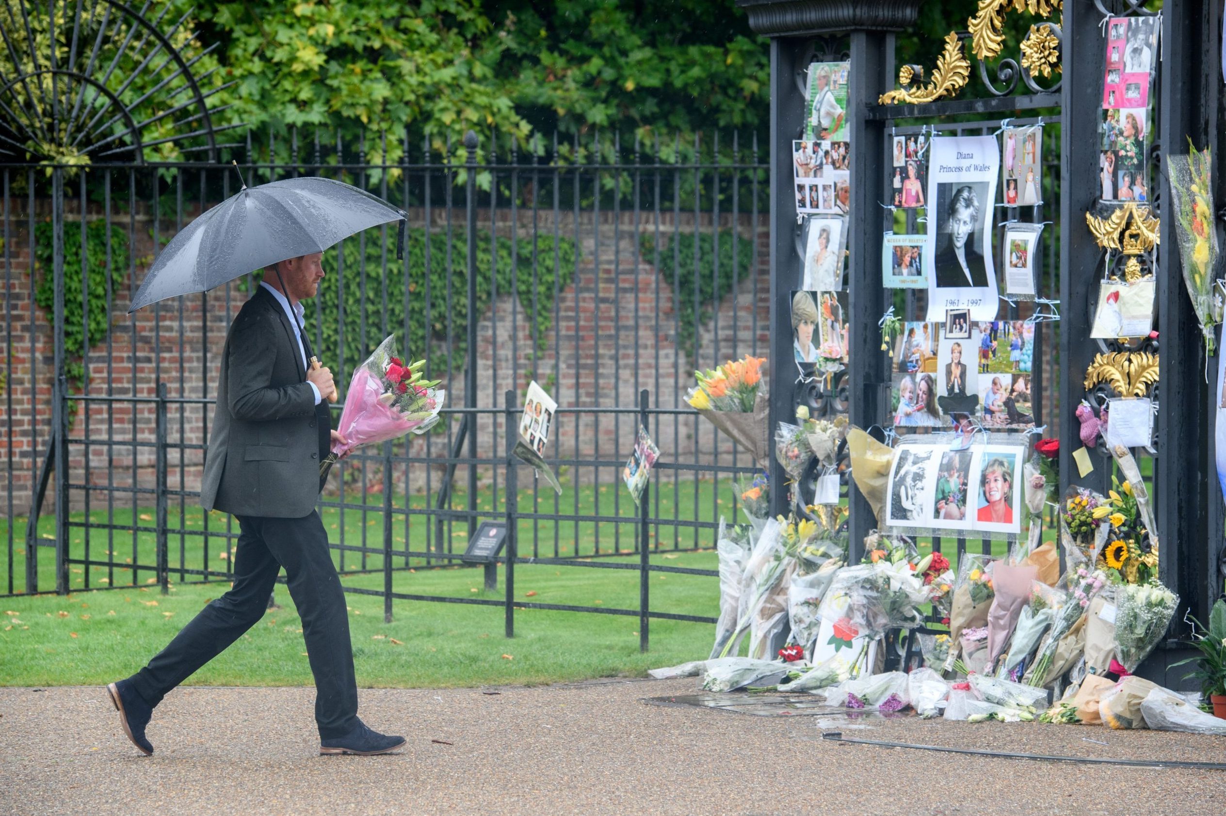 Prince William and Prince Harry leave tribute to Princess Diana at the gates of Kensington Palace, London, UK - 30 Aug 2017