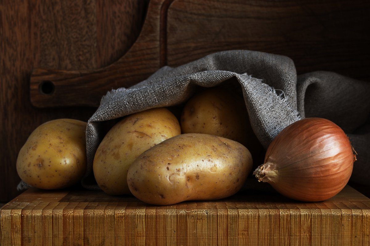 how to store potatoes and onion, spill out canvas bag