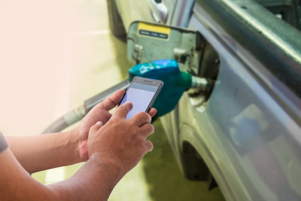 Why You Need to Stop Using Your Phone When Pumping Gas