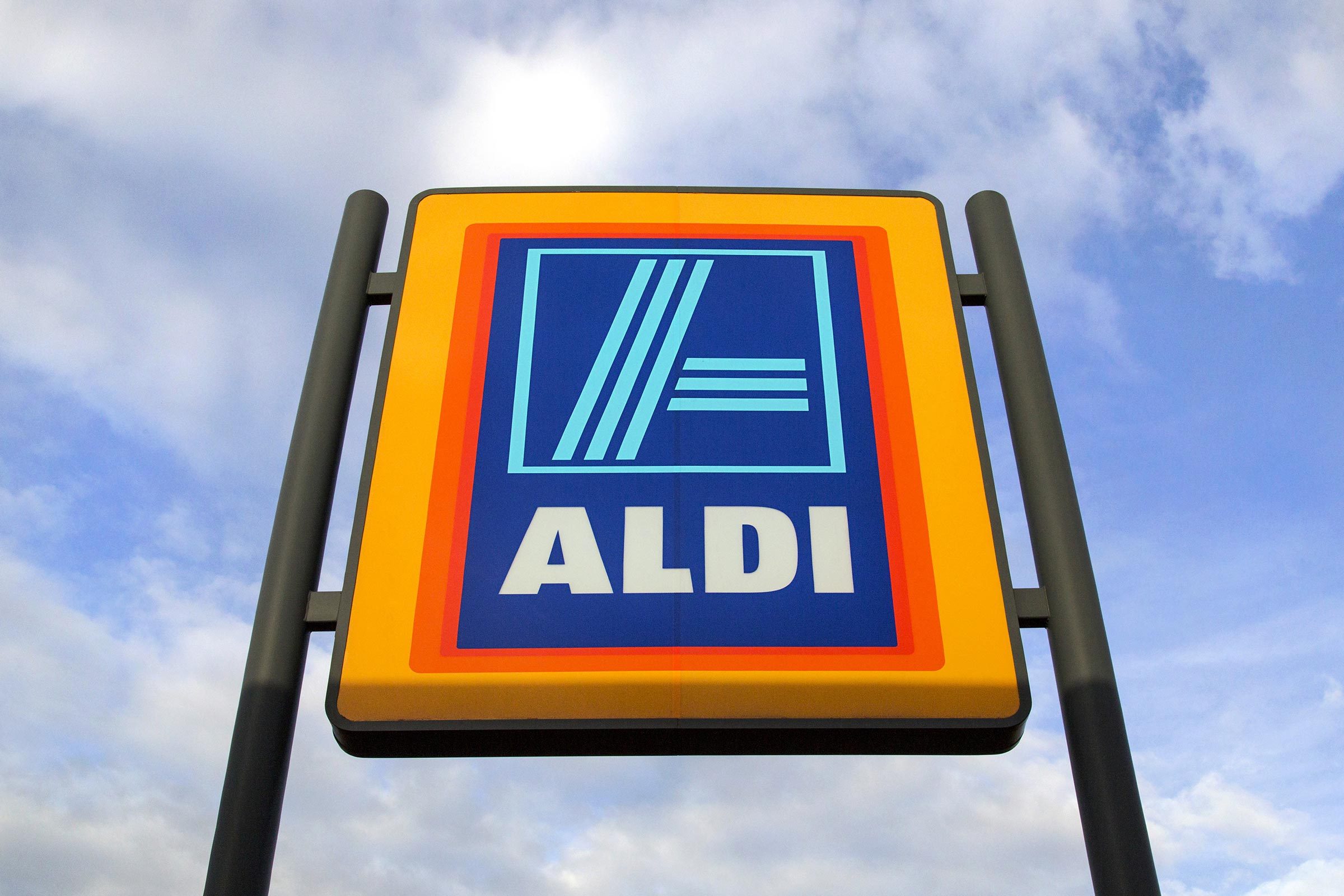 The Real Reason ALDI Makes You Pay to Use Their Shopping Carts