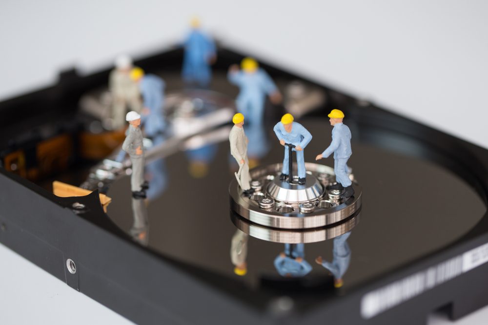 Engineering team to repair the hard disk