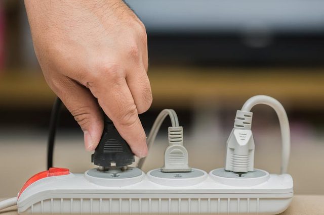 man unplugged plug to save on energy