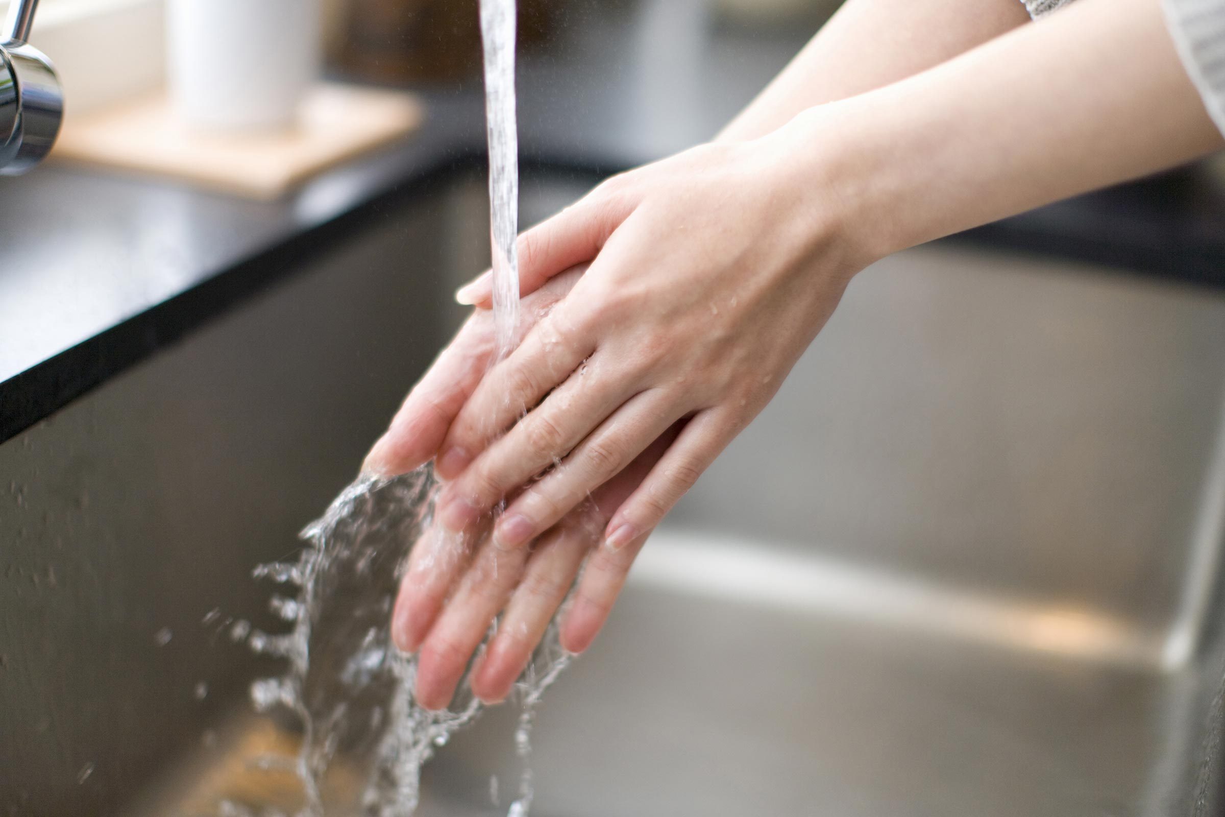 Confirmed: This Is the Most Hygienic Way to Dry Your Hands