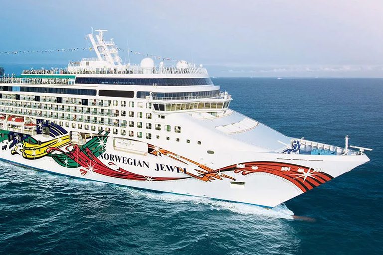 Emos Not Dead Cruise on the water