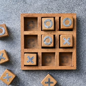Wooden tic tac toe (O X) game