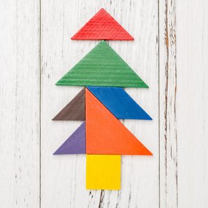 Christmas tree made by wooden tangram