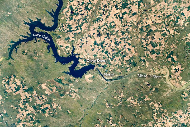 lake oahe south dakota from space nasa