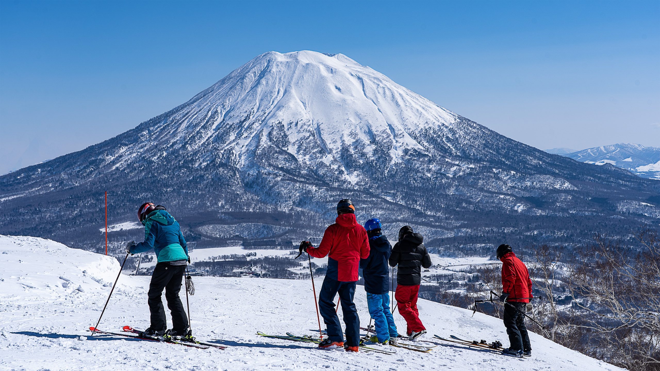 Group Ski on snow mountain