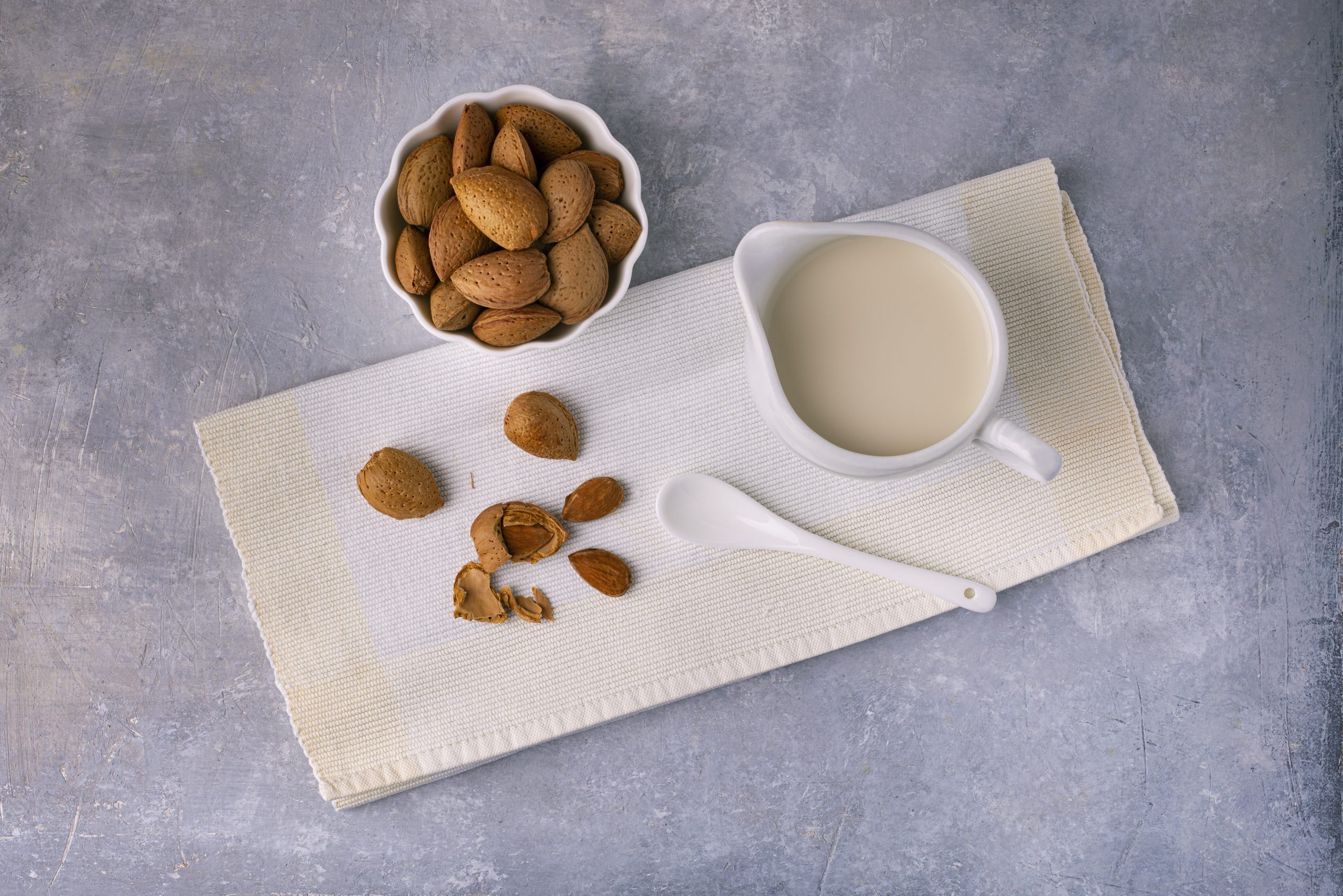 The Downside of Almond Milk People Aren’t Talking About