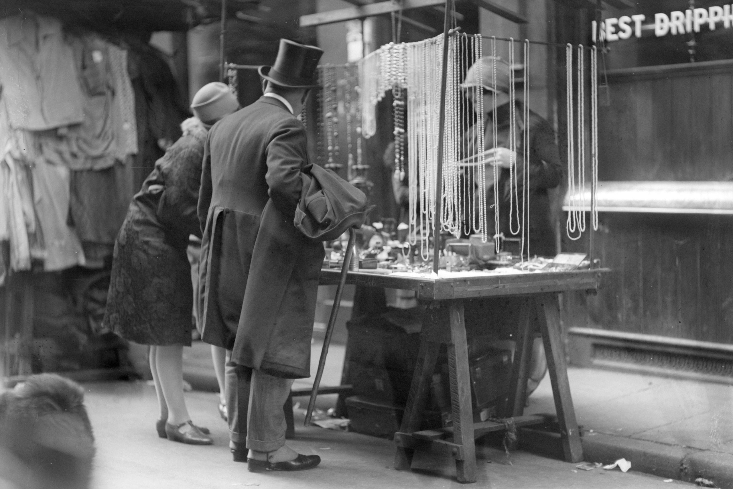 1920s shopping escort