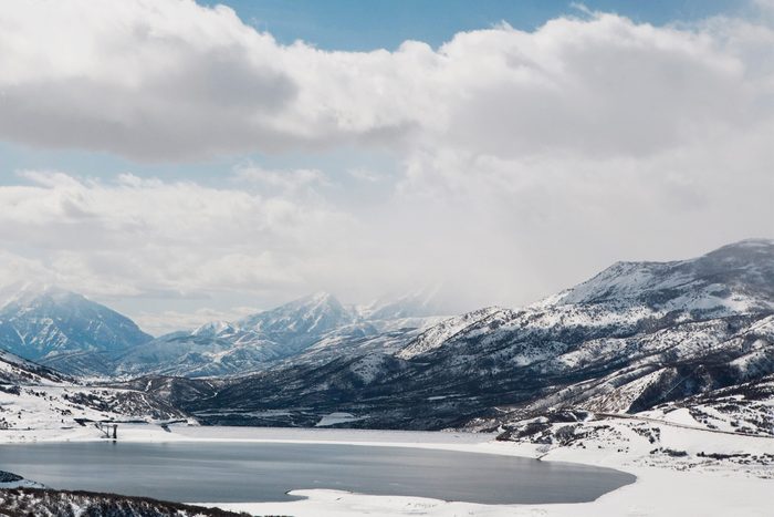 ordanelle Reservoir in winter, Park City, Utah, USA