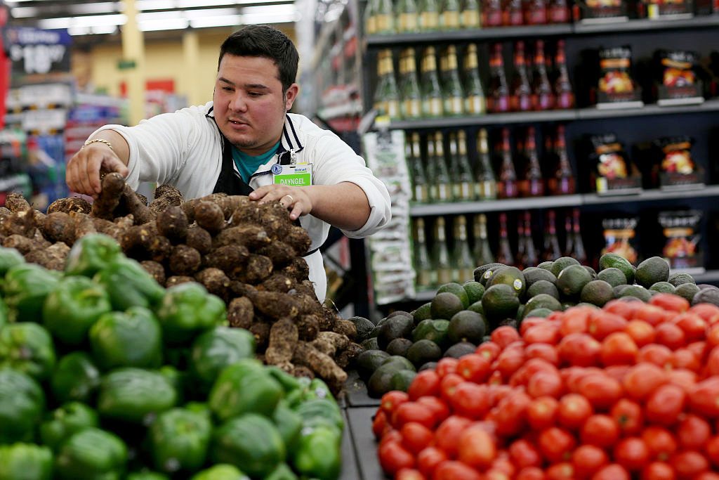 Walmart employee working without a mask on