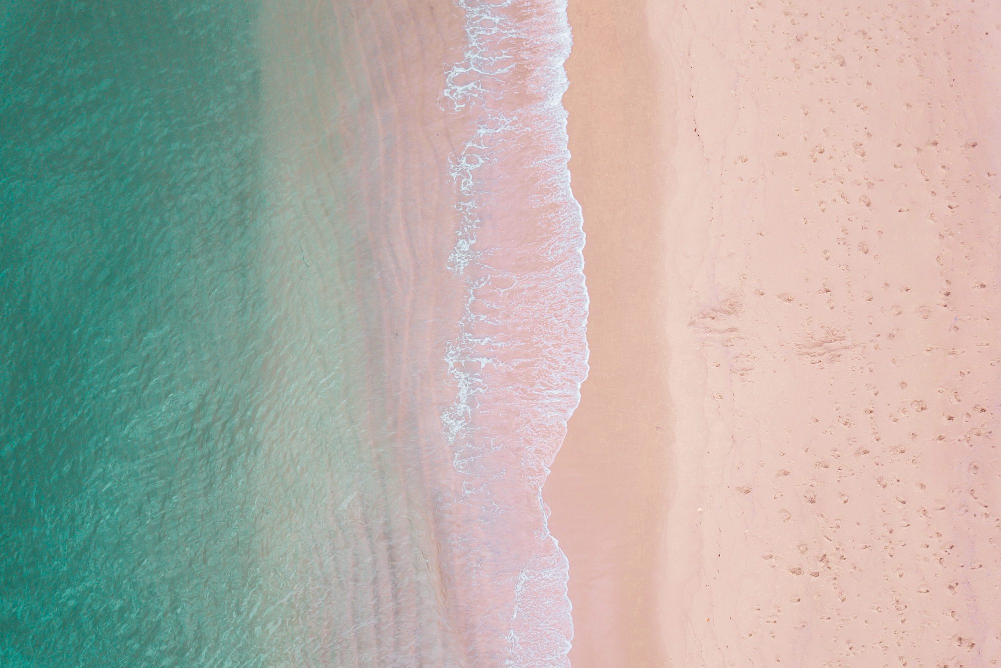 Sea, waves and pink sand