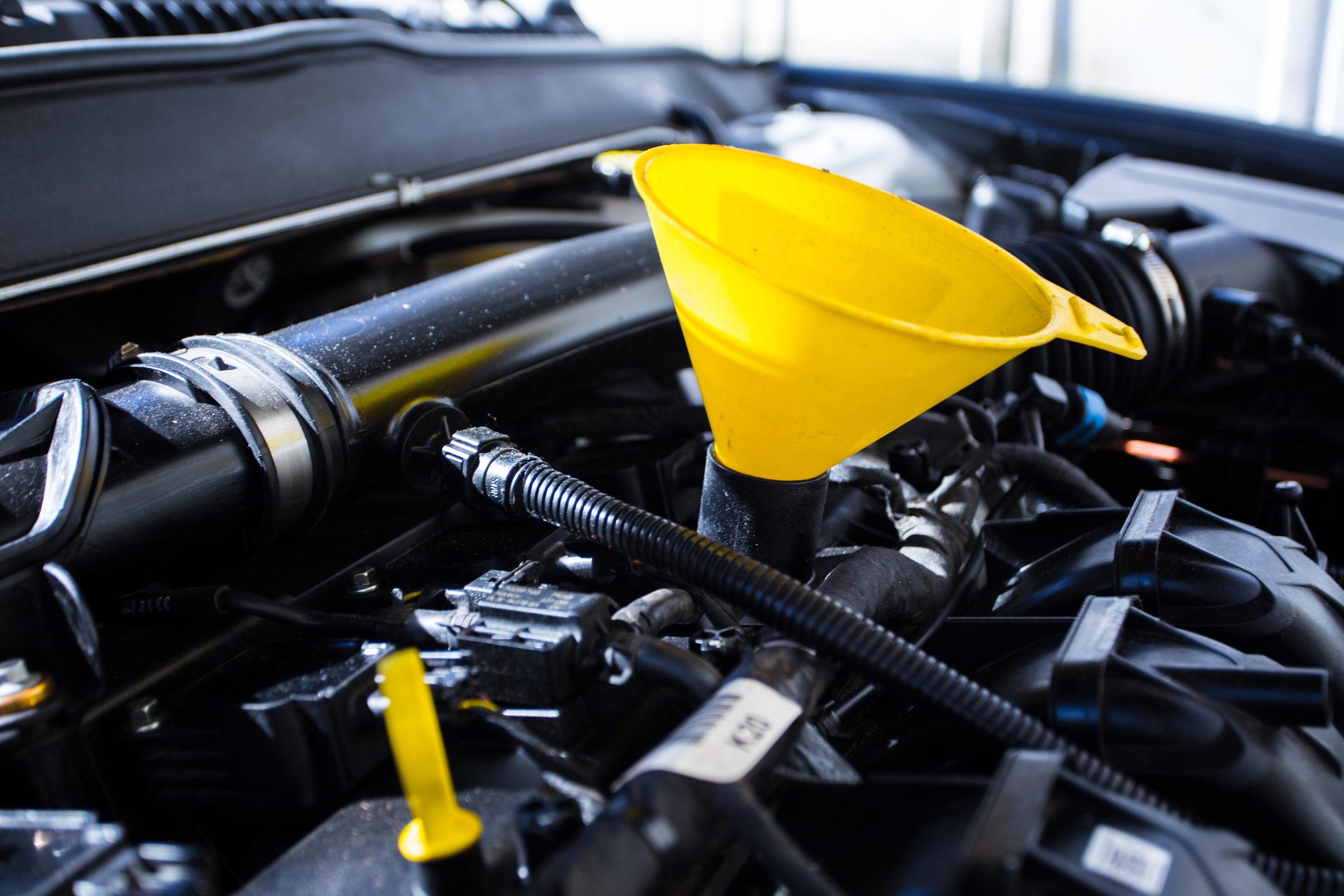 Car engine with oil funnel