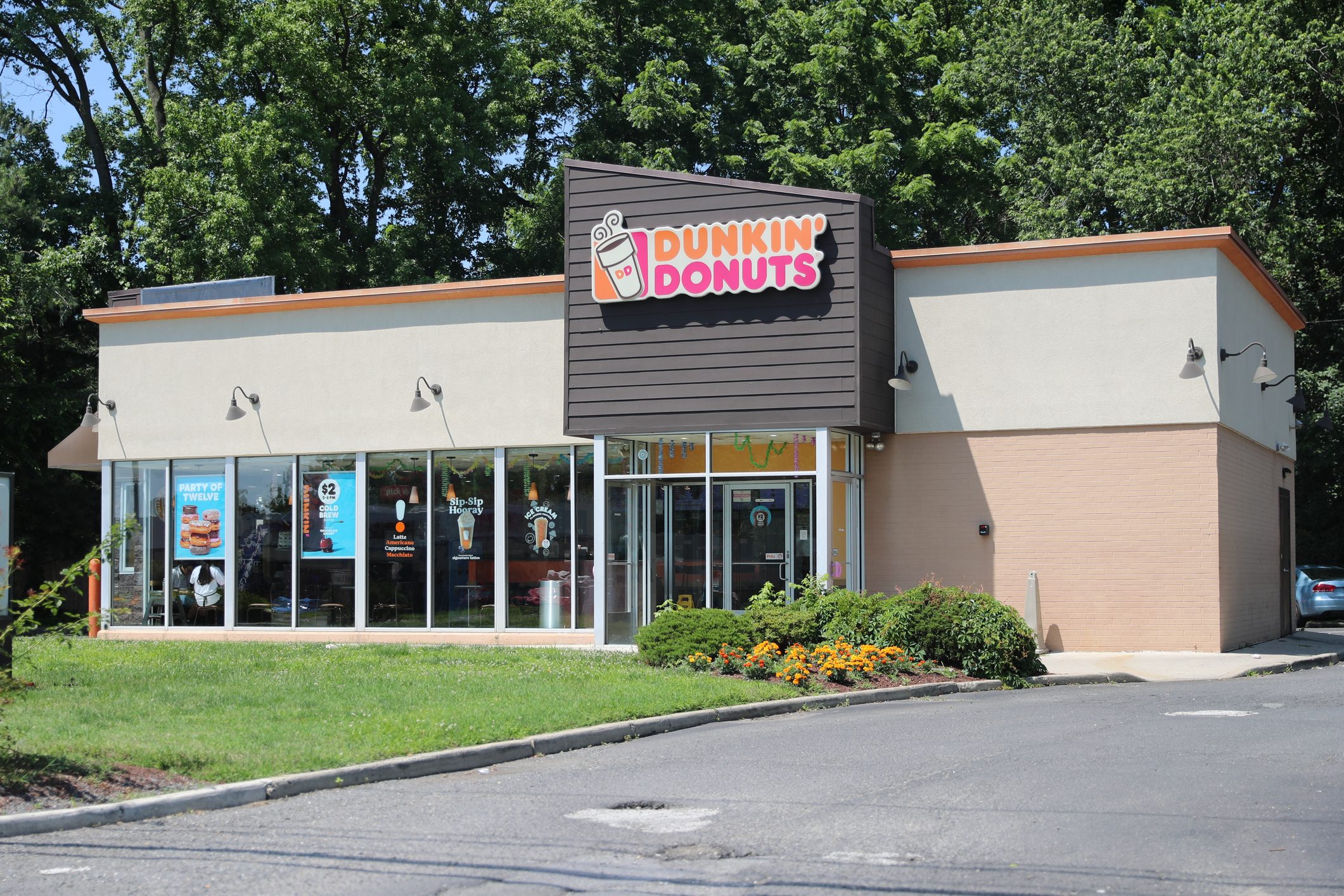 Dunkin’ Is Permanently Closing 800 of Its Locations—Here’s Why