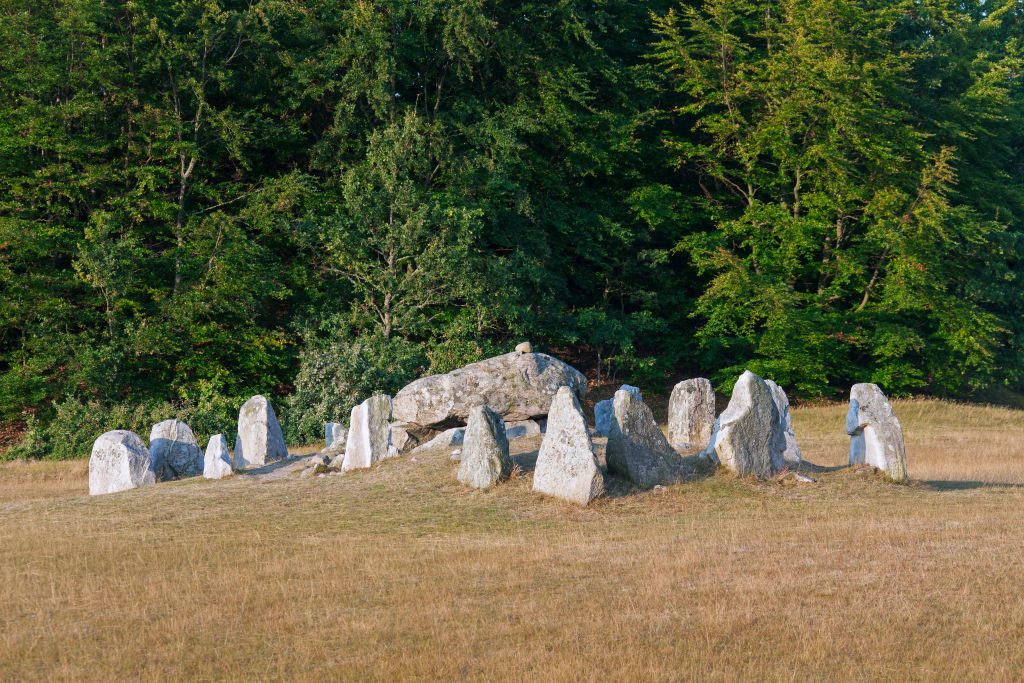 Havangsdosen, Megalithic grave and dolmen near Kivik.