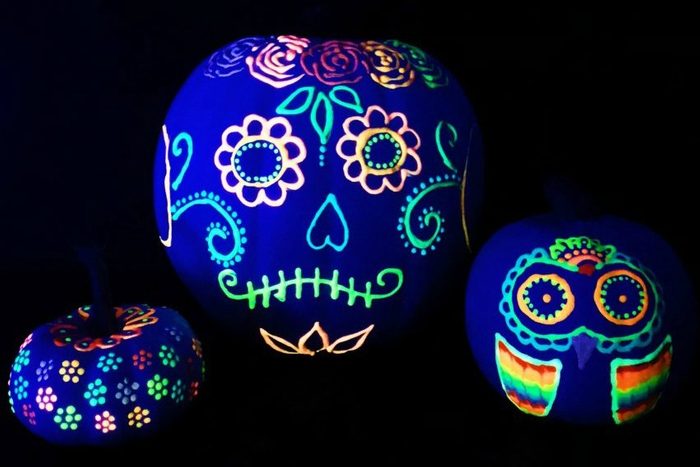 Glow In The Dark Blacklight Pumpkins no-carve halloween idea