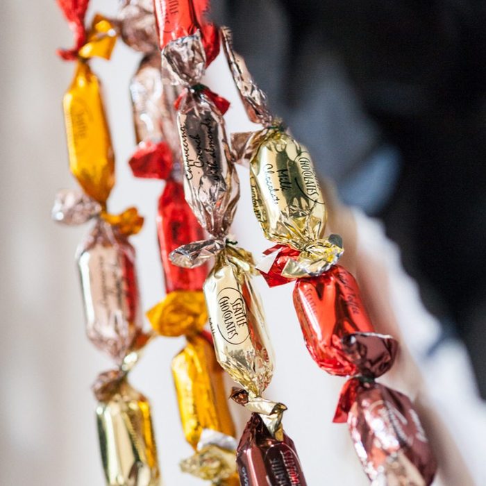 Chocolate Truffle Garland Via Thesweetestoccasion