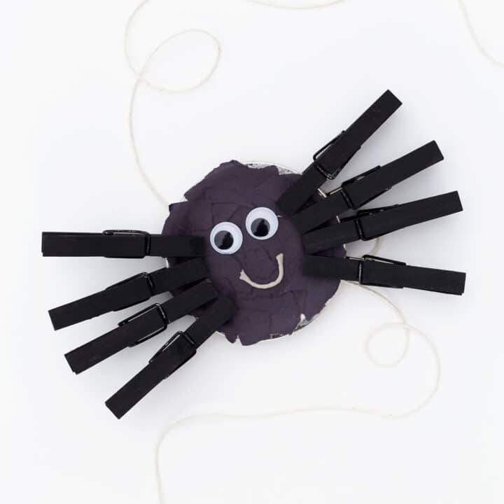 Mason Jar Lid Spider kids halloween craft idea